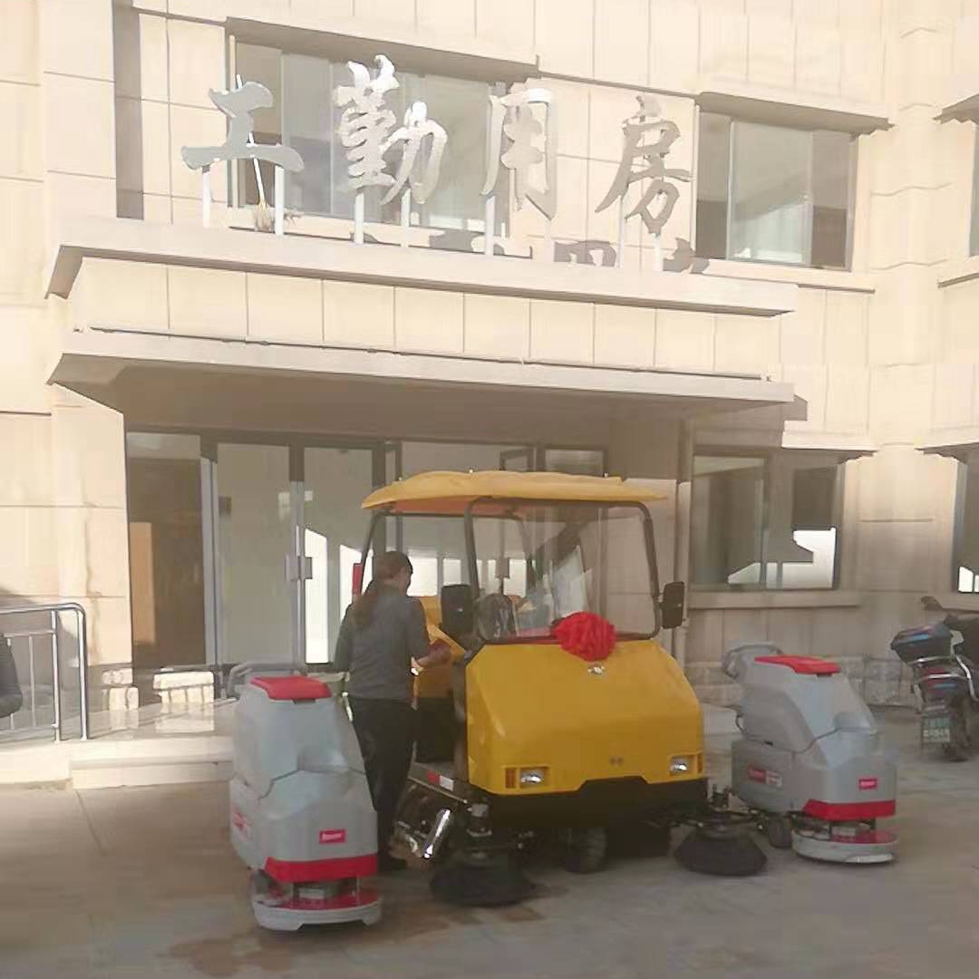 云南昆明寶來潔服務于楚雄建華物業(yè)購置格美s9駕駛式掃地車貝納特C510bt basic自驅式洗地機洗地機,掃地車