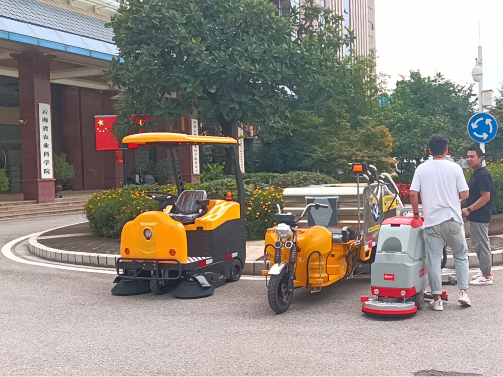 云南昆明寶來(lái)潔格美駕駛式掃地車S2A貝納特手推式洗地機(jī)S510B Basic絮實(shí)高壓沖洗車k11-2洗地盤(pán)正式服役云南省農(nóng)業(yè)科學(xué)院保潔