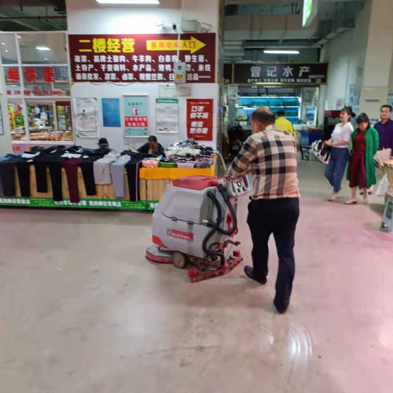 云南昆明寶來潔配置手推式洗地機(jī)S510B Basic正式服役商場水泥固化地面保潔