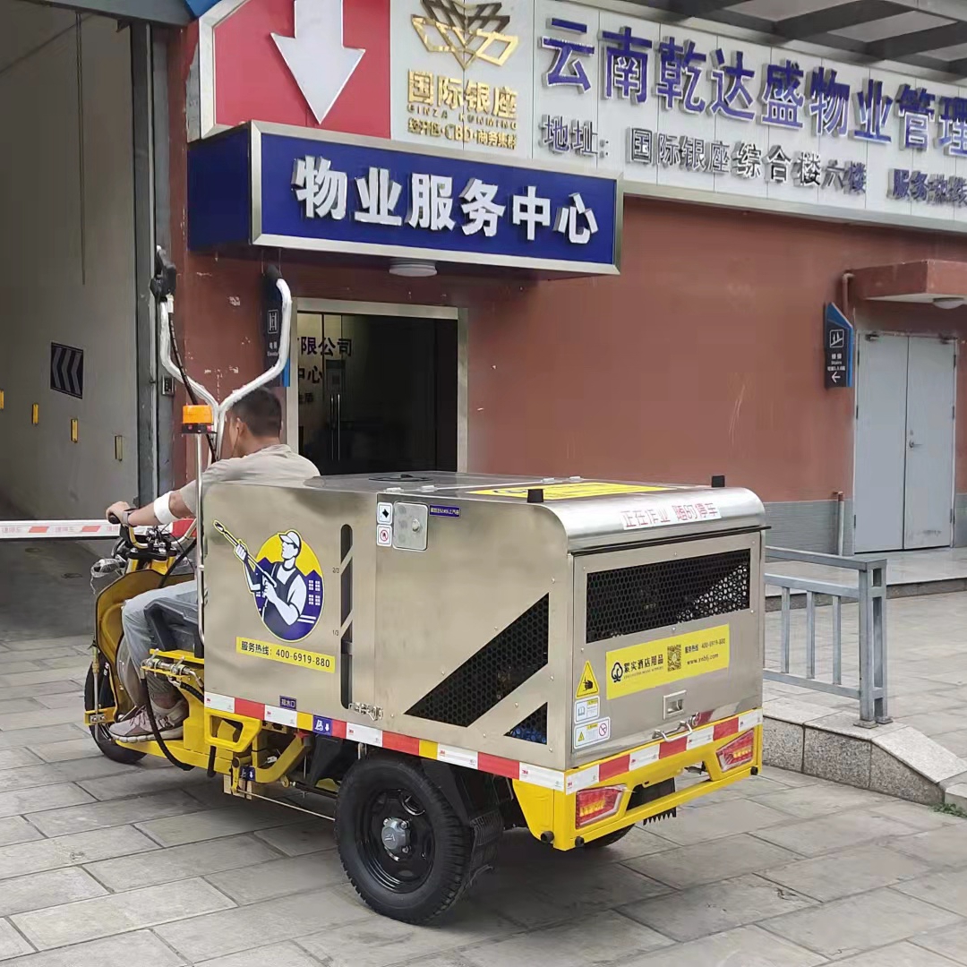 云南昆明寶來潔交機絮實K11-2高壓三輪沖洗車交機培訓正式服役于國際銀座乾達盛物業(yè)管理有限公司