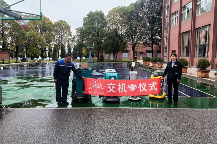 學(xué)校使用鋰電池手推式/駕駛式洗地機(jī)和單擦機(jī)清洗地面有什么優(yōu)勢？