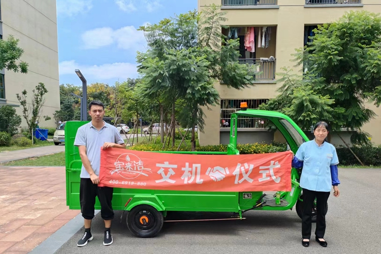 電動(dòng)環(huán)衛(wèi)保潔垃圾桶轉(zhuǎn)運(yùn)車(chē)（六桶）車(chē)尾板