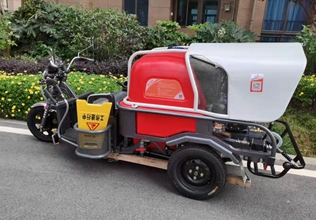 昆明寶來(lái)潔物業(yè)版街霸三輪高壓沖洗車(chē)清洗機(jī)交機(jī)云南映像地面清洗保潔
