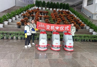 寶來(lái)潔全自動(dòng)手推式洗地機(jī)交機(jī)學(xué)校教學(xué)樓走廊圖書(shū)館瓷磚地面保潔