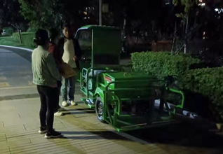 電動(dòng)帶棚四桶垃圾車(chē)小區(qū)240L環(huán)衛(wèi)分類(lèi)保潔車(chē) 掛桶式環(huán)衛(wèi)車(chē) 四桶保潔車(chē)