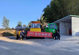 云南昆明海埂訓(xùn)練基地交機(jī)駕駛式掃地車(chē)S9,車(chē)載三輪高壓沖洗車(chē)K-11,三輪垃圾桶轉(zhuǎn)運(yùn)車(chē)