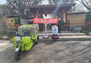 云南昆明寶來(lái)潔小象車(chē)載高壓沖洗車(chē),手推式洗地機(jī)交機(jī)案例